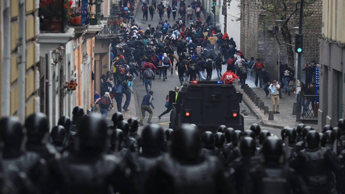 Crisis en Ecuador: Rafael Correa pidió a los militares «dejar de reprimir»