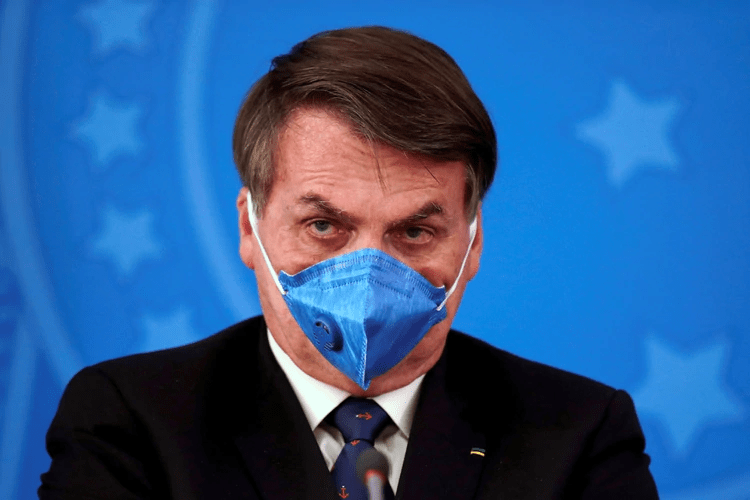 Según Bolsonaro, el brasileño no se contagia de coronavirus porque «bucea en alcantarillas»